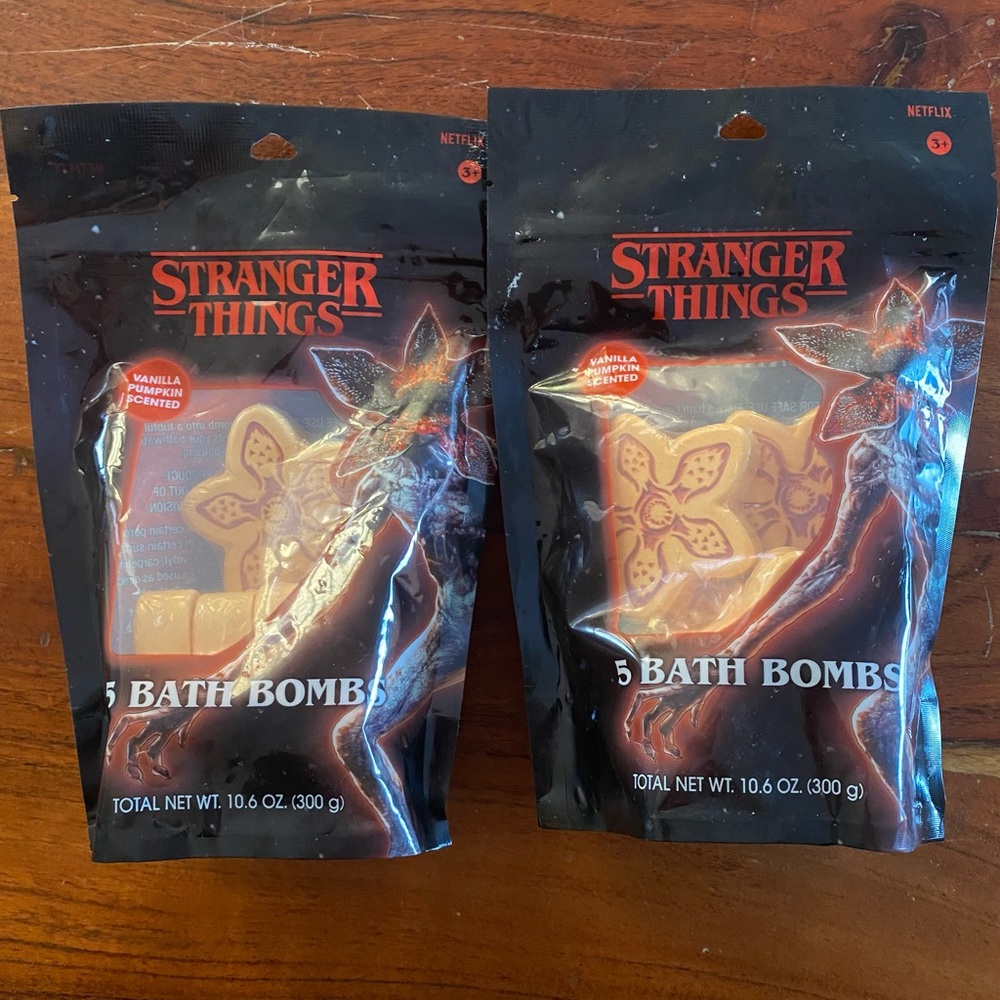 Stranger Things Vanilla Scented Bath Bombs - Black and‎ Orange